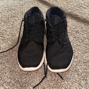 Men’s Nike tennis shoes